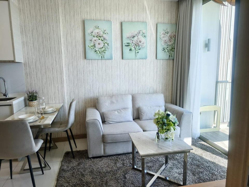 1 BR 5mins to beach Sea view Riviera Wongamat Apartment in Pattaya City