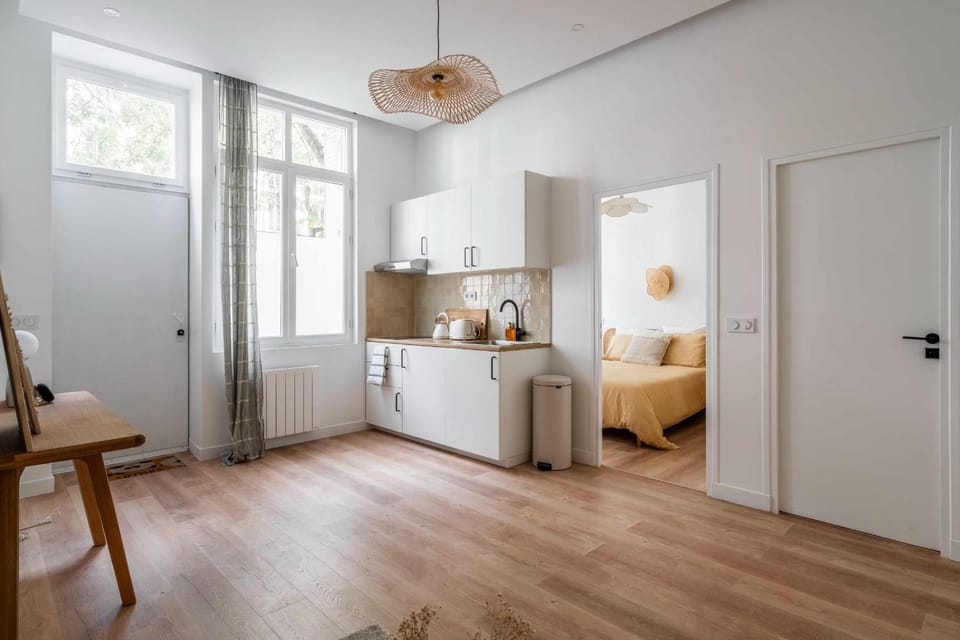 A modern renovated apartment near Metro Line 2 Apartment in Paris