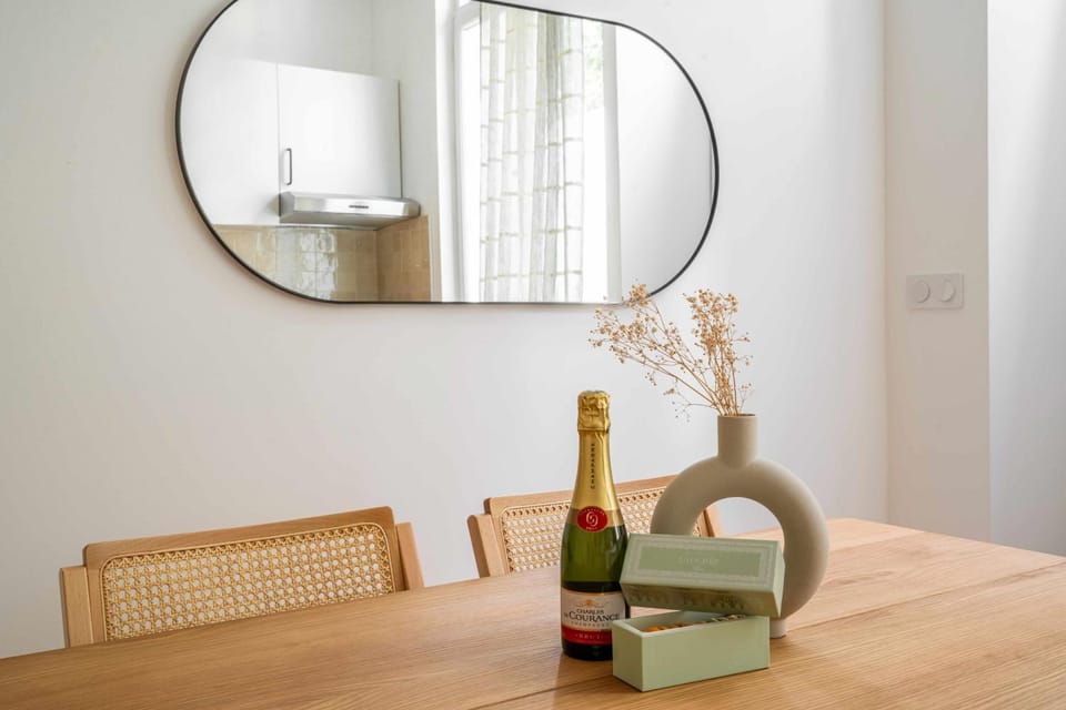 A modern renovated apartment near Metro Line 2 Apartment in Paris