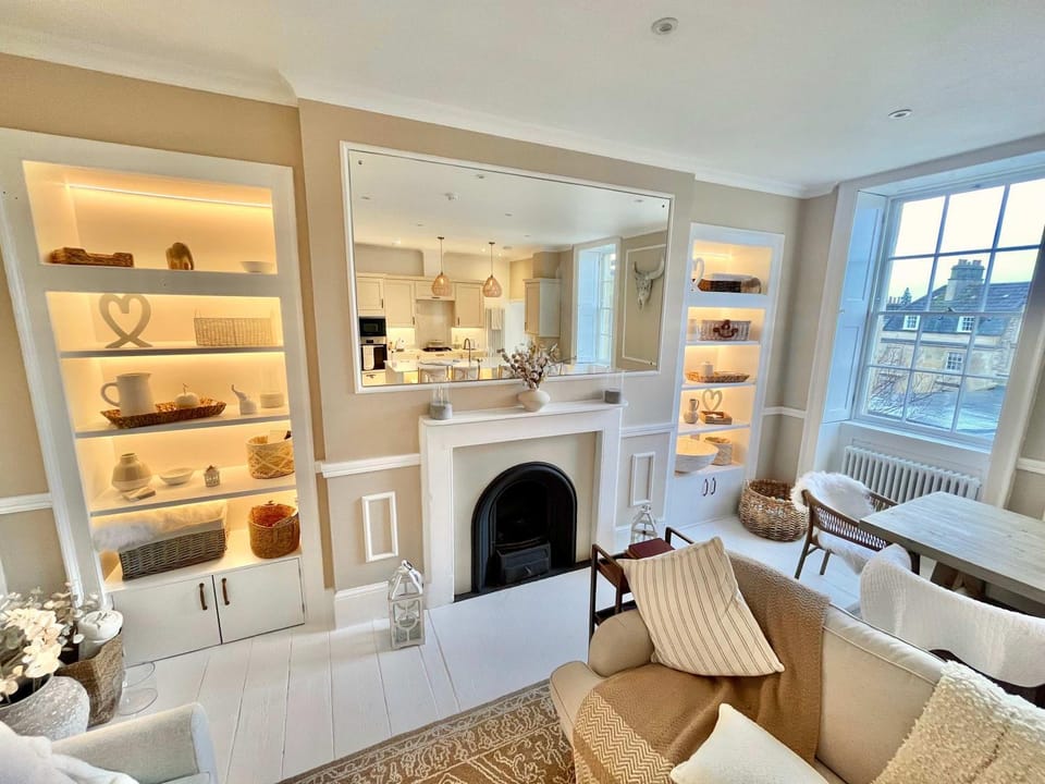 Spacious 4-Bed Georgian Residence in Bath Centre with Garden & City Views House in Bath