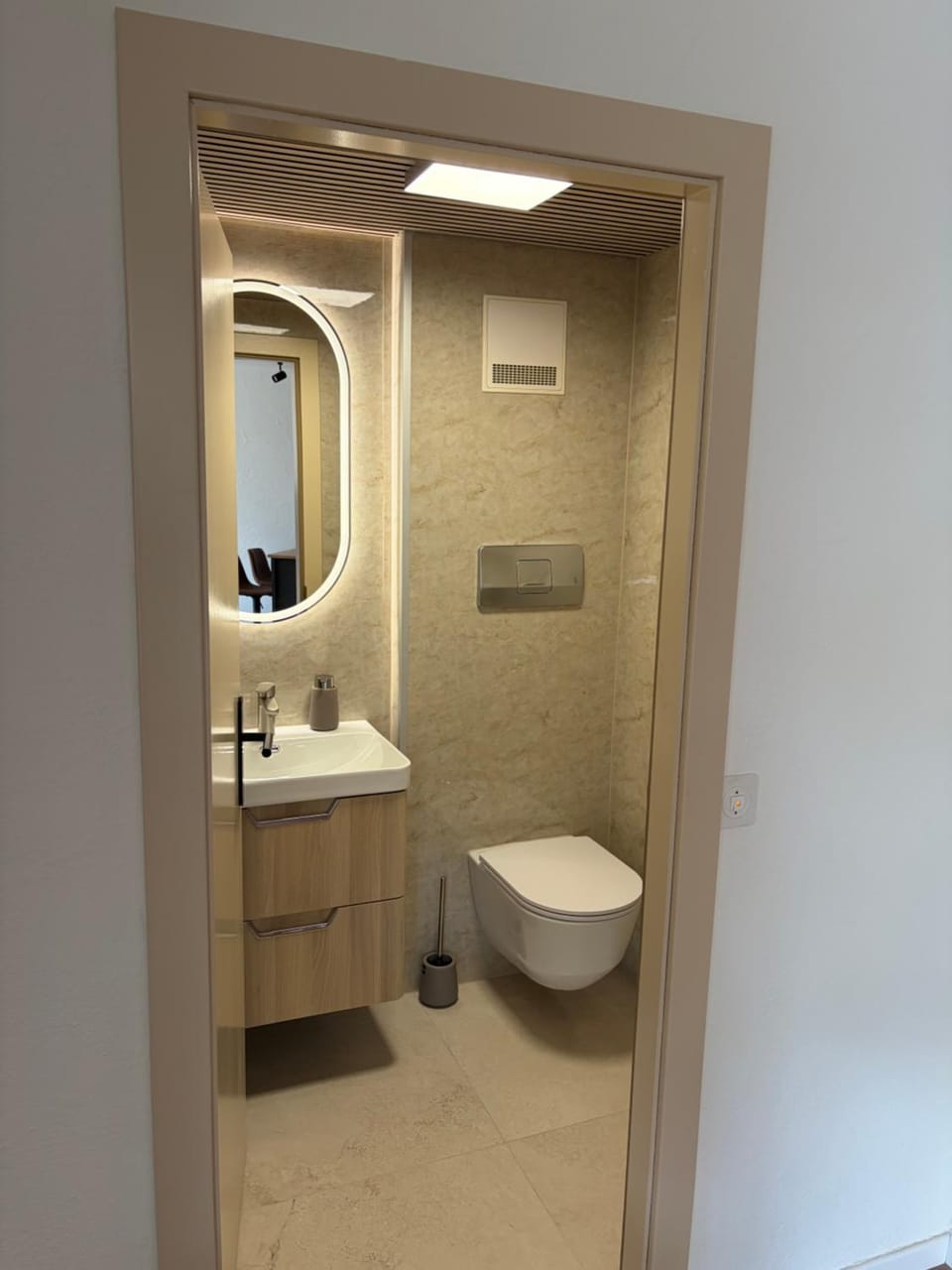Shower, Toilet