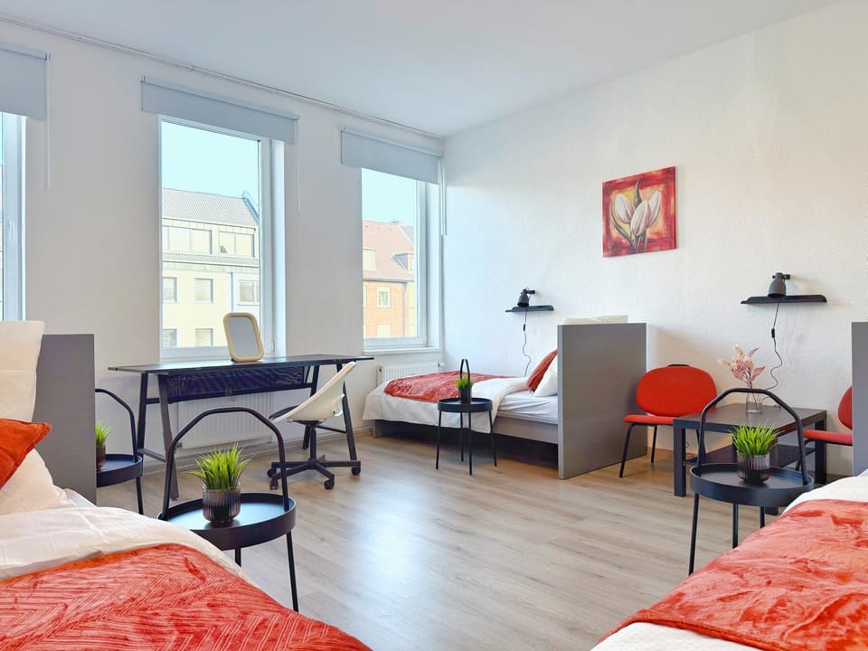 Bed, View (from property/room), Photo of the whole room, Decorative detail, Bedroom, heating