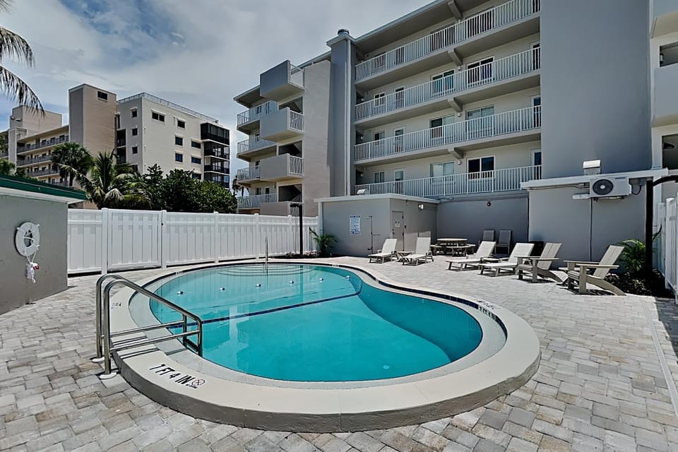 Castle Beach 105 by Distinctive Beach Rentals Apartment in Estero Island