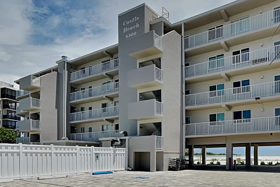 Castle Beach 105 by Distinctive Beach Rentals Apartment in Estero Island