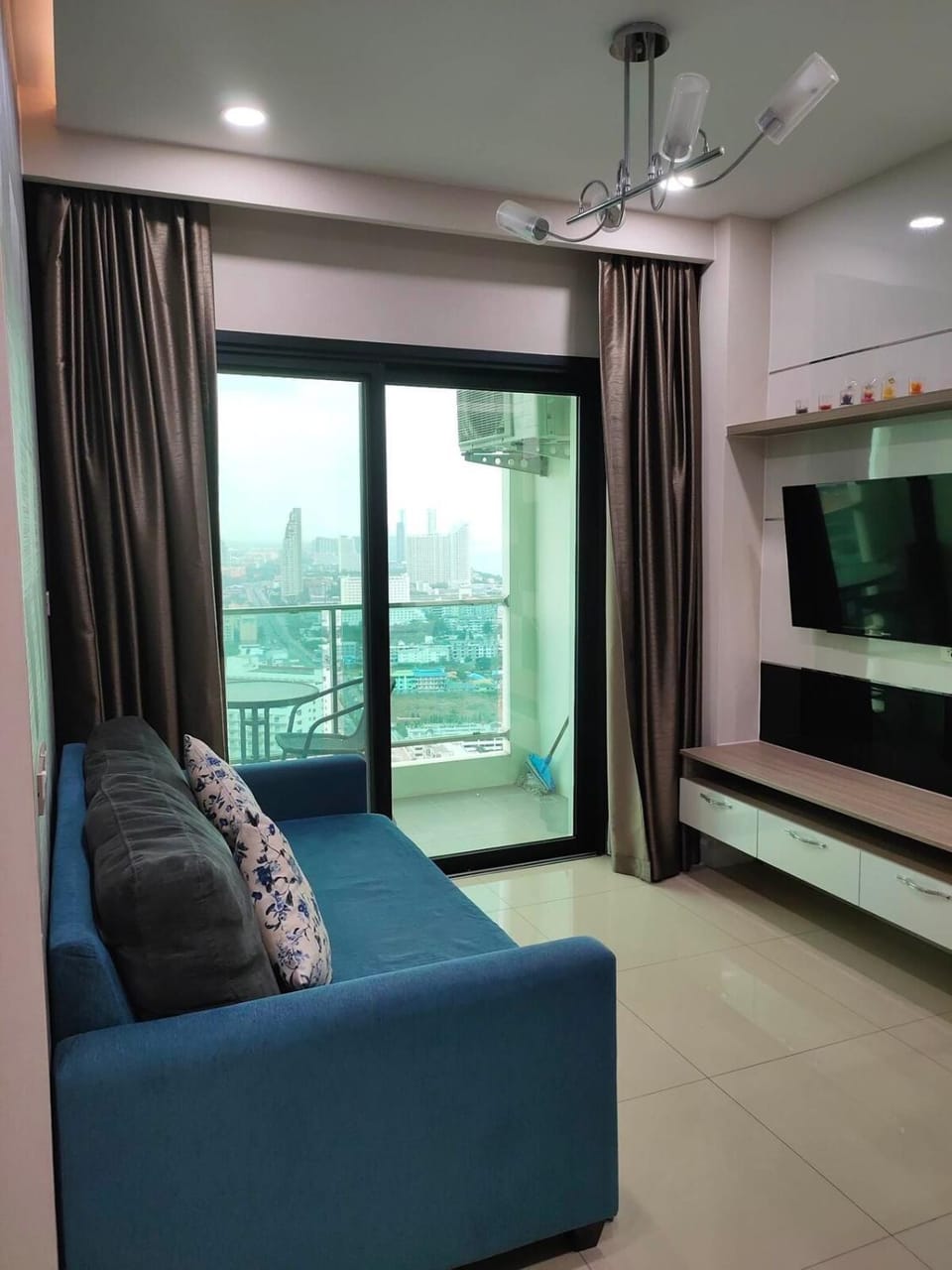 1 BR 5mins to beach high floor Dusit Grand Condo Apartment in Pattaya City