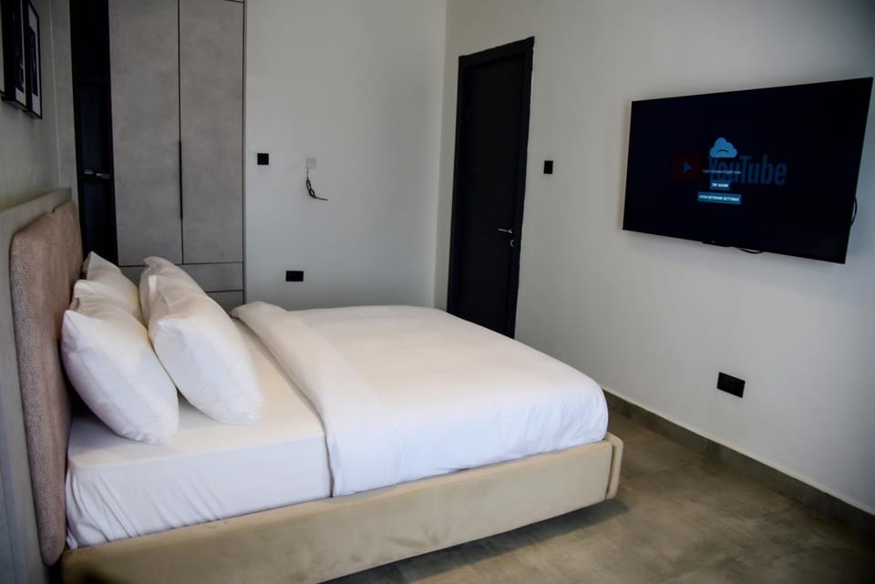 Property building, Bed, Bathroom, View (from property/room), Bedroom, Food, bunk bed, room service, VIP, wardrobe