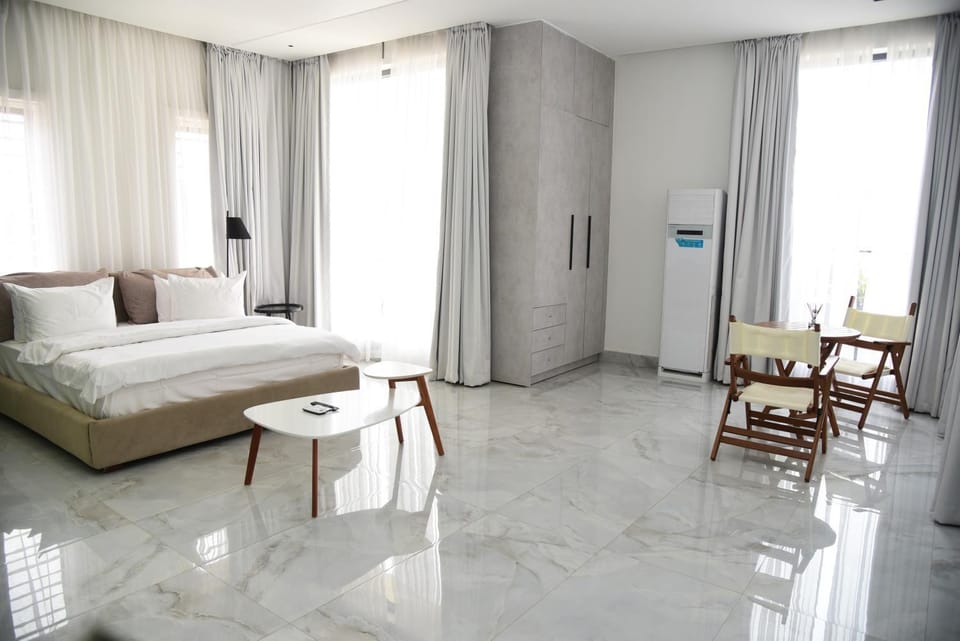 Property building, Bed, View (from property/room), Bedroom, Food, room service, VIP, wardrobe