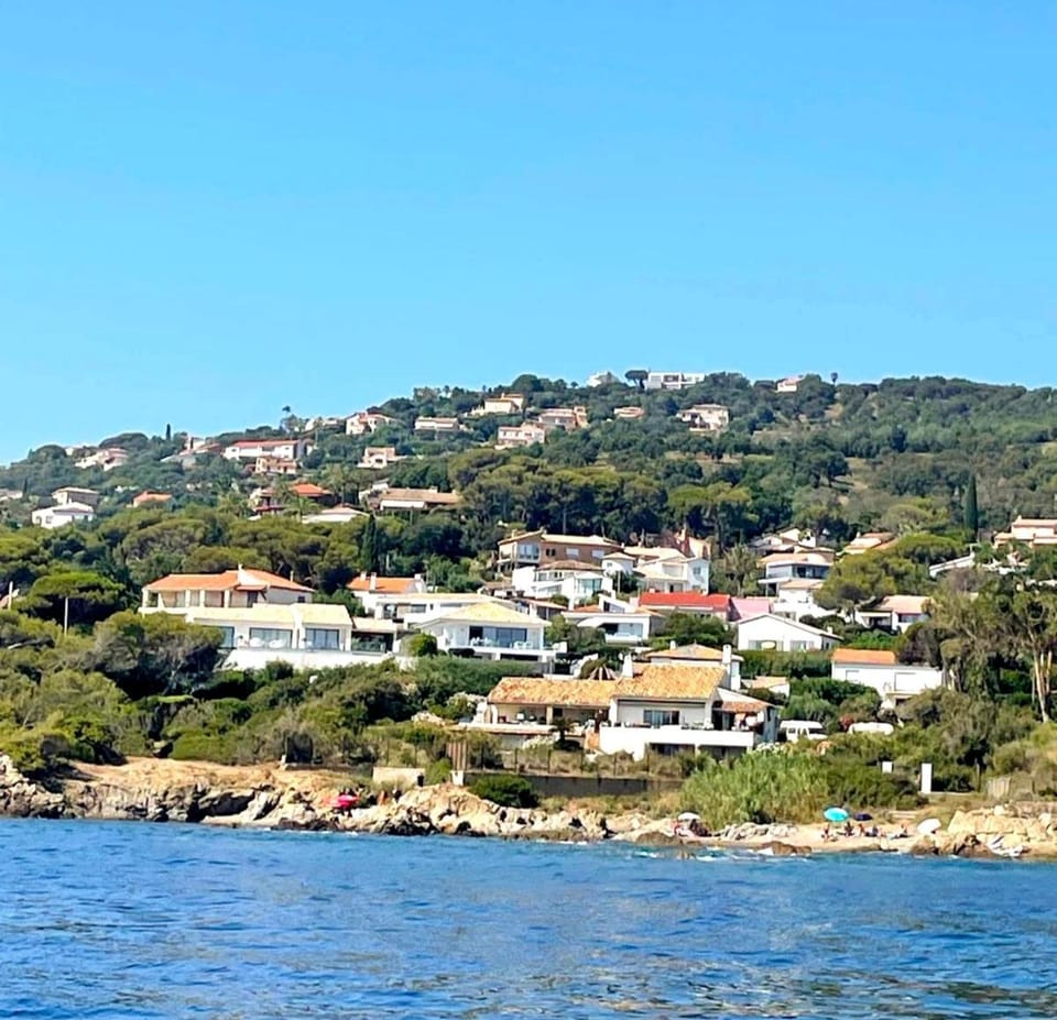 Villa Rez de Jardin - vue mer, piscine & boulodrome privé, plage, Ste maxime & Golfe de St Tropez House in Roquebrune-sur-Argens