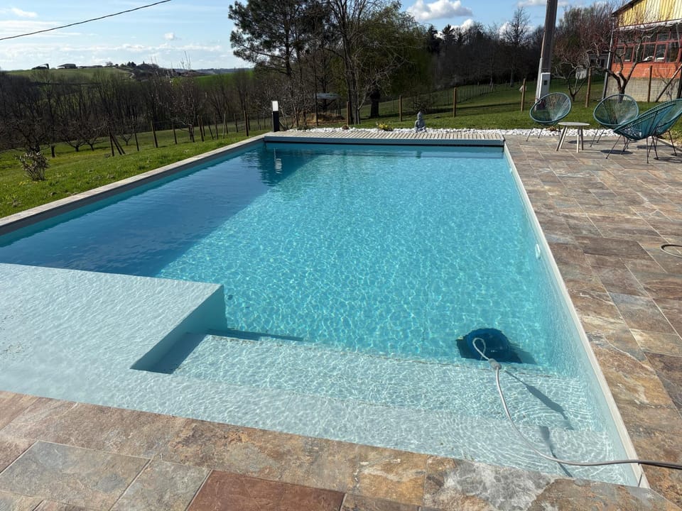 Pool view, Swimming pool, sunbed