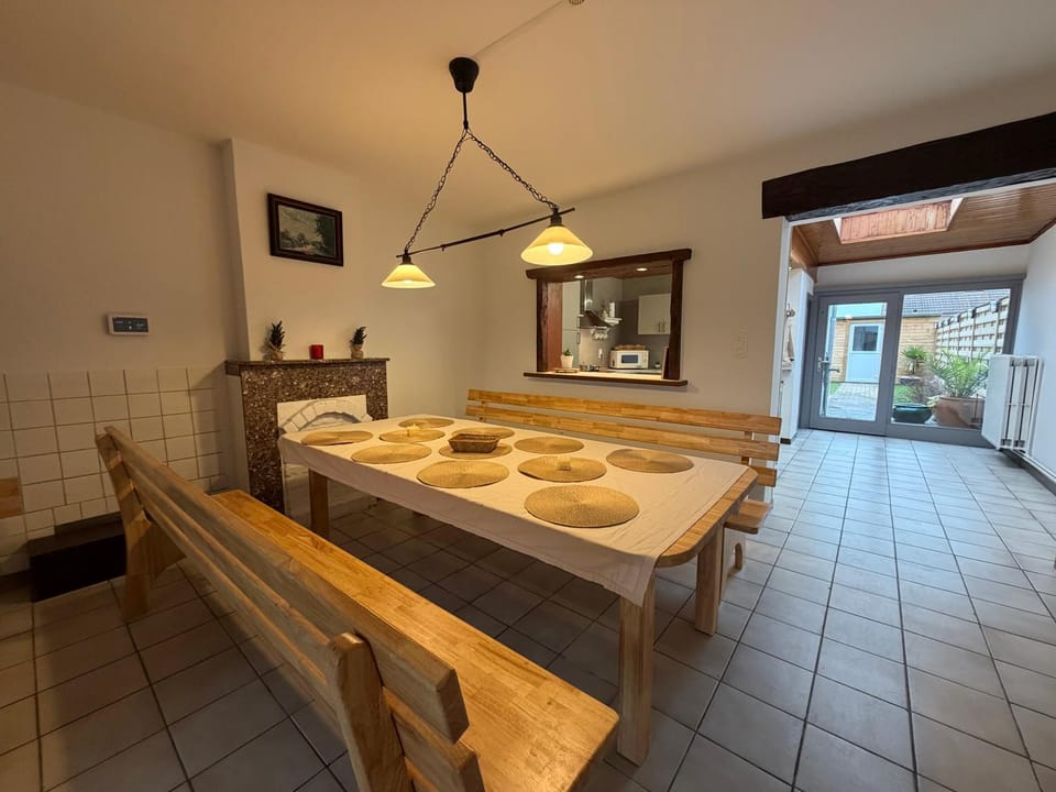 Living room, Breakfast, Dinner