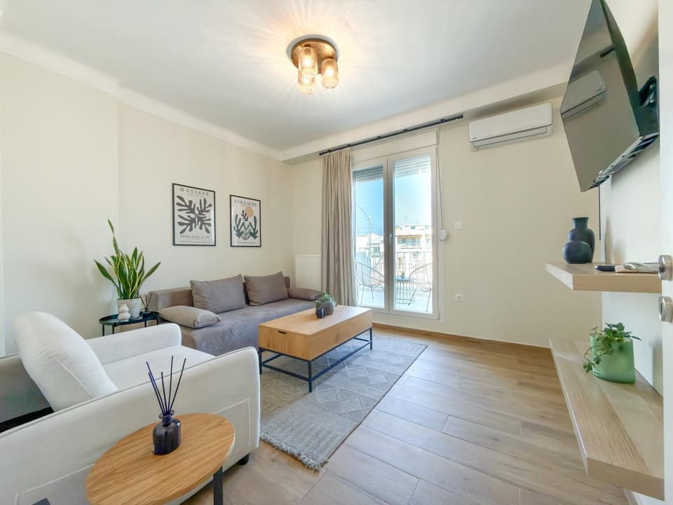 TV and multimedia, Living room, Seating area, air conditioner