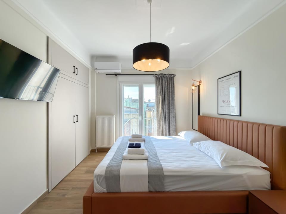 Bed, TV and multimedia, Photo of the whole room, Bedroom, internet, towels, air conditioner