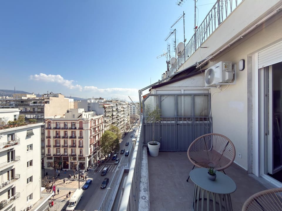 Day, Neighbourhood, View (from property/room), Balcony/Terrace, City view, Street view, Location