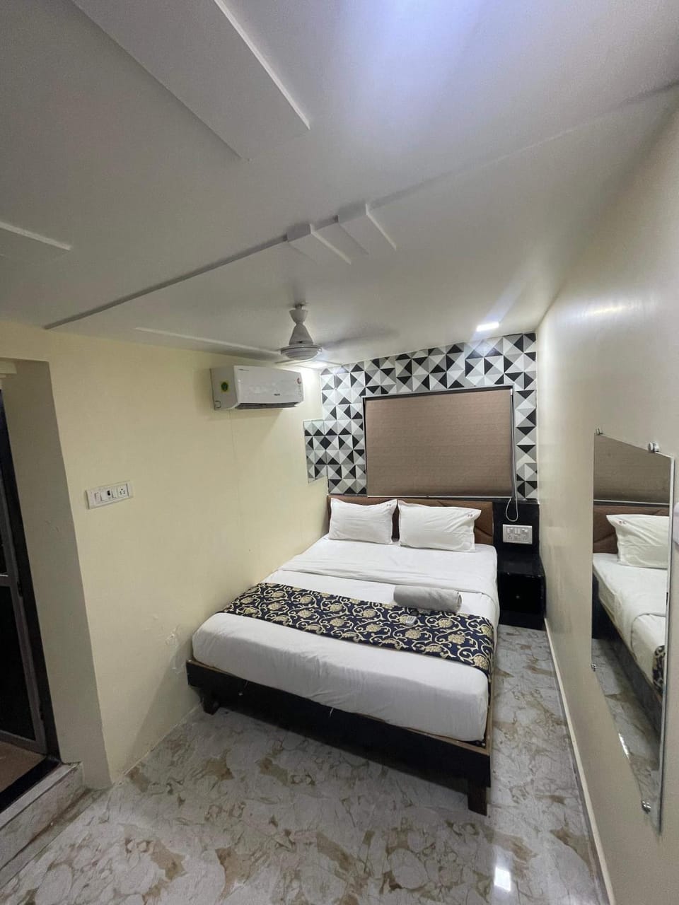 Hotel Amber Empire Vile Parle Near Domestic Airport Hotel in Mumbai