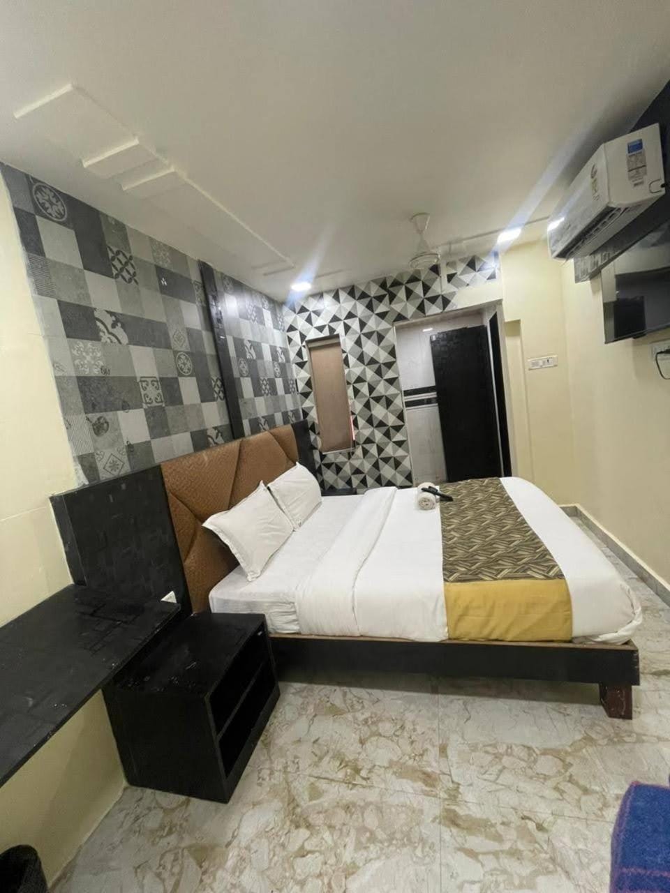 Hotel Amber Empire Vile Parle Near Domestic Airport Hotel in Mumbai