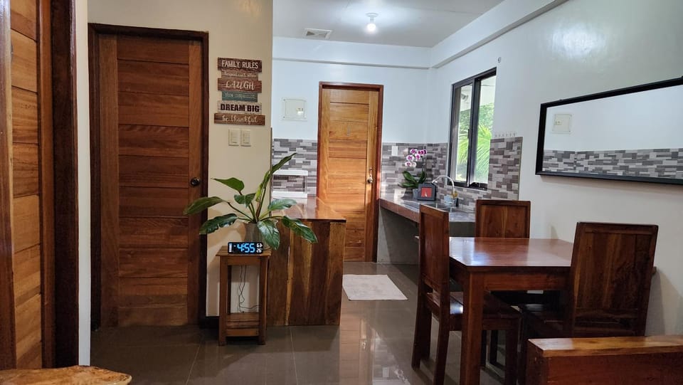Seating area, Dining area