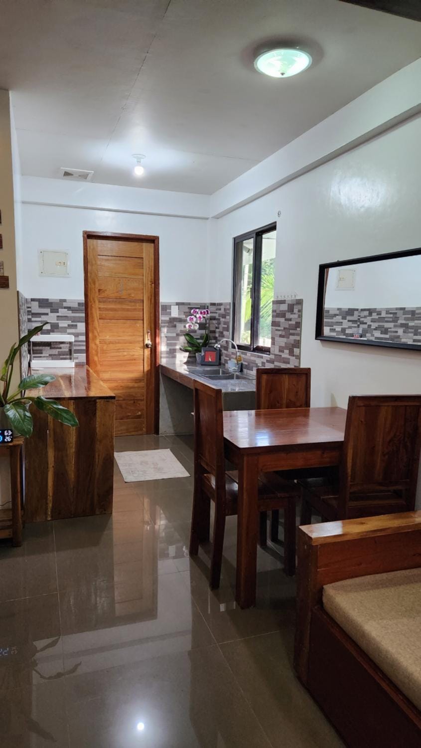 Kitchen or kitchenette, Seating area, Dining area