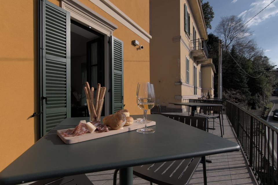 Property building, Patio, Balcony/Terrace