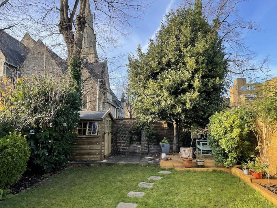 Beautiful 1840s Grade II Listed Almshouse House in Beckenham