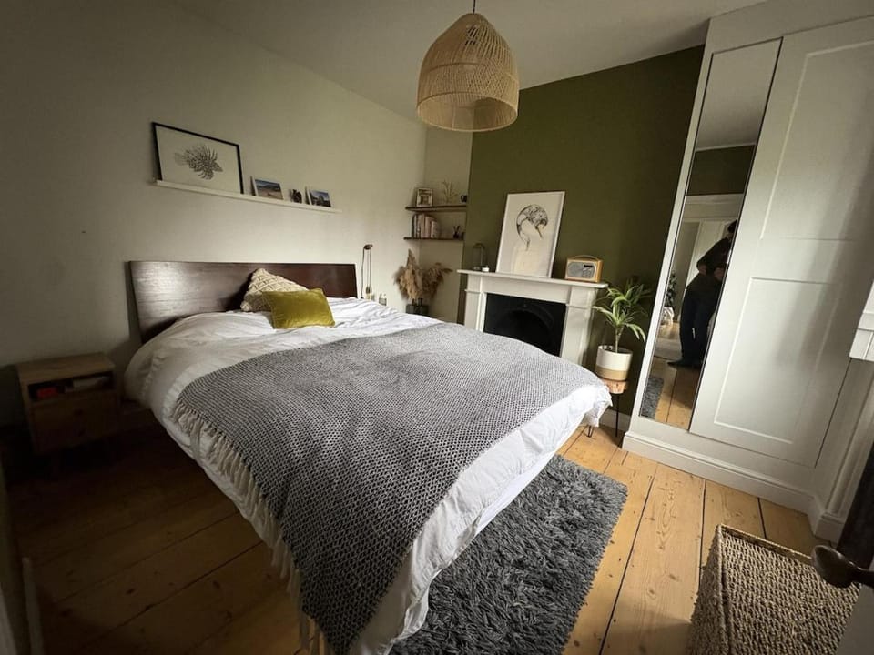 Beautiful 1840s Grade II Listed Almshouse House in Beckenham