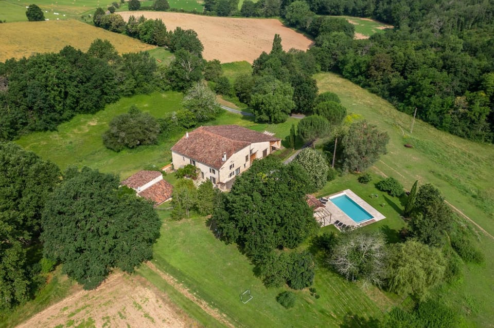 Property building, Spring, Day, Natural landscape, Bird's eye view, Garden, Garden view, Pool view, Swimming pool, sunbed