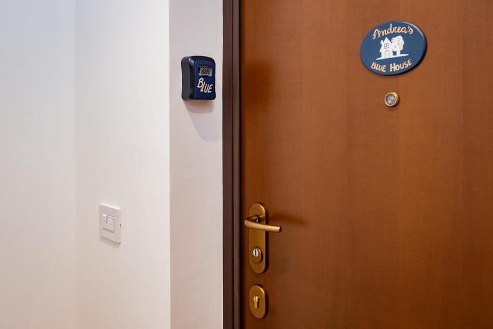 Andrea's blue flat city studies Milan Apartment in Milan