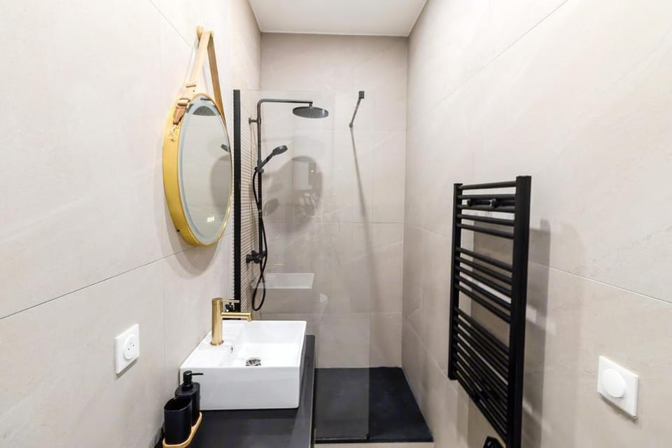 4 Seasons Nest - Cour Privée - Paris Apartment in Paris