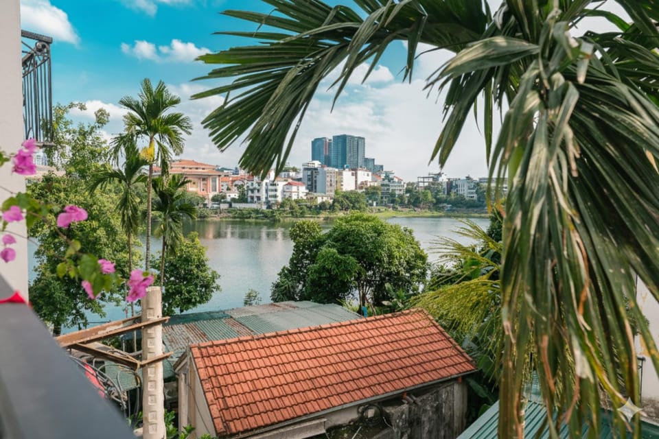 Nearby landmark, Day, Natural landscape, City view, Lake view