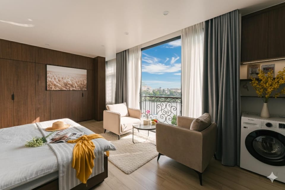 Bed, Photo of the whole room, Seating area, Bedroom, washing machine
