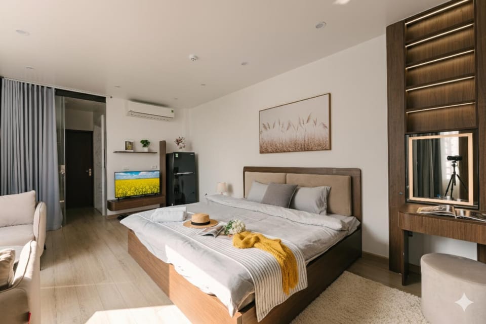 Bed, TV and multimedia, Living room, Photo of the whole room, Bedroom, air conditioner