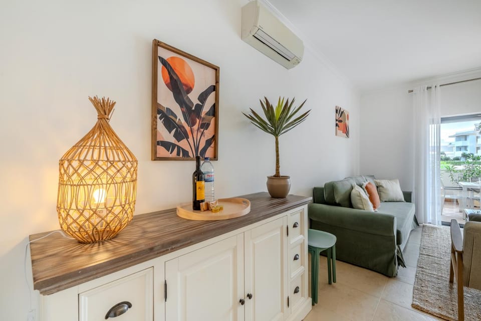 Living room, Dining area, air conditioner