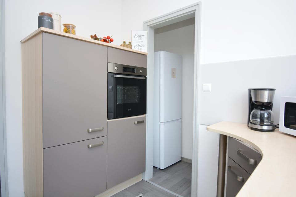 Kitchen or kitchenette, oven