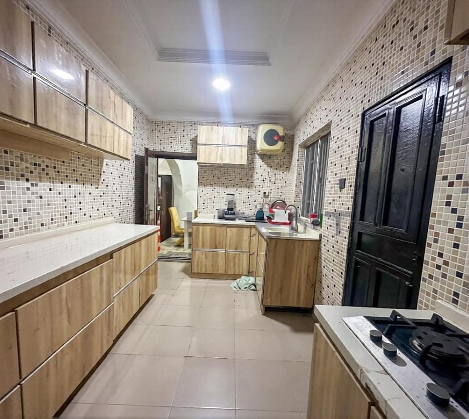 Lovely 3 bedroom Duplex Close to Ikeja Airport Apartment in Lagos