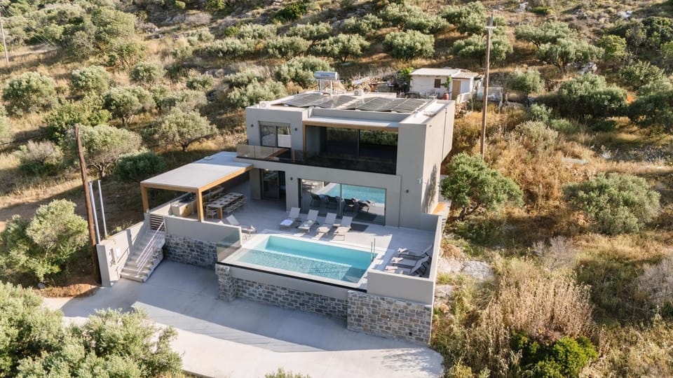 Property building, Day, Garden view, Pool view, Swimming pool, sunbed