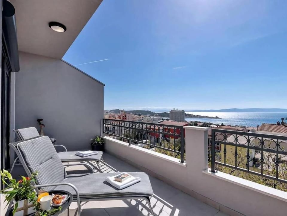 City view, Sea view