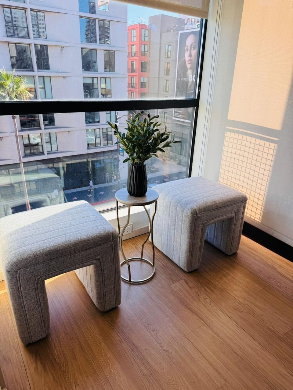 The Greatest Location in Hollywood FREE Parking Apartment in Hollywood
