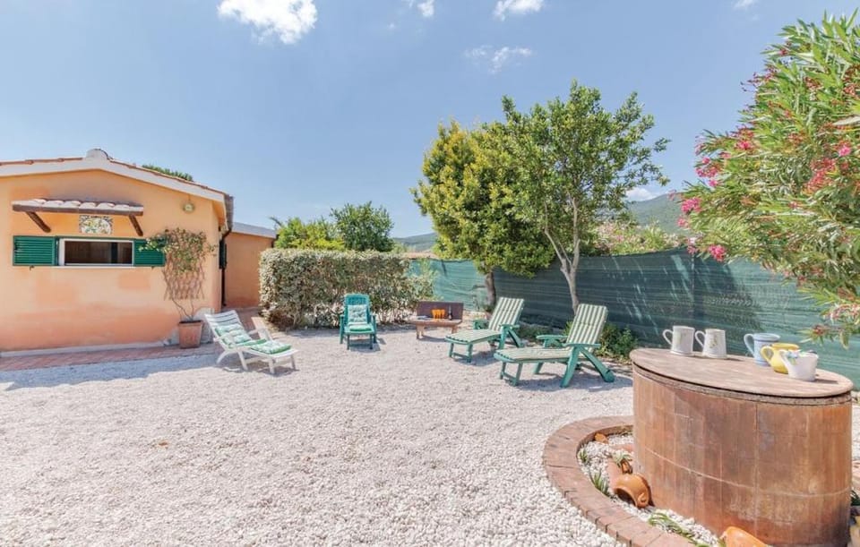 Villa Cambretta con giardino, posto auto e a due passi dal mare Villa in Giannella