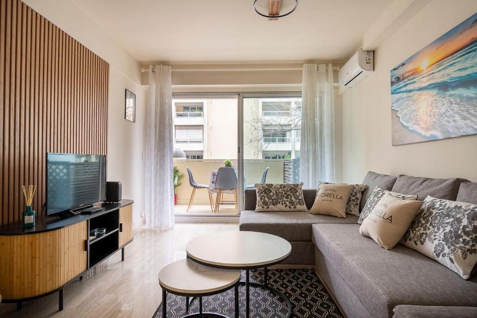 TV and multimedia, Balcony/Terrace, Living room, Seating area