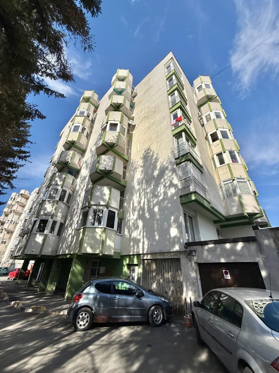 Property building, Location