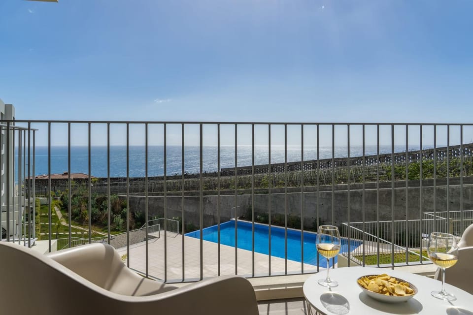 Day, Balcony/Terrace, Seating area, Sea view, Swimming pool