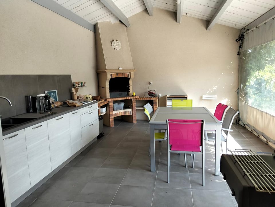 Kitchen or kitchenette, Communal kitchen