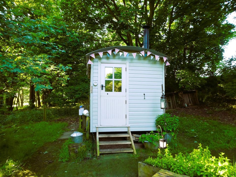 Shepherd's Delight - Shepherd's Hut with Hot Tub Campground/ 
RV Resort in Borough of Harrogate