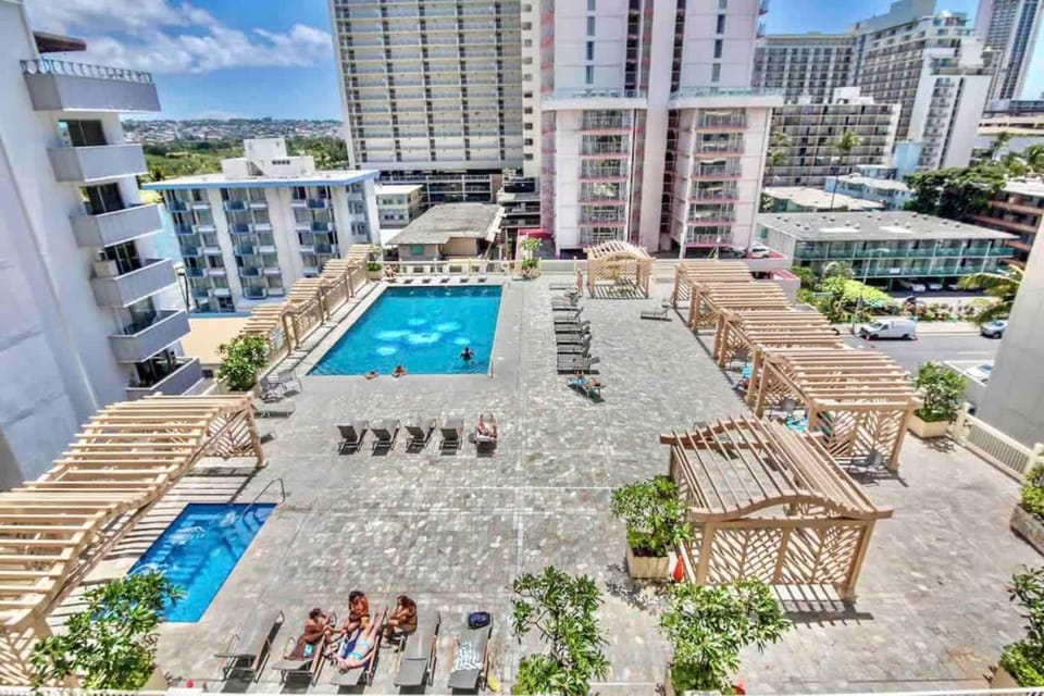 City view, Pool view, Swimming pool, Swimming pool, sunbed