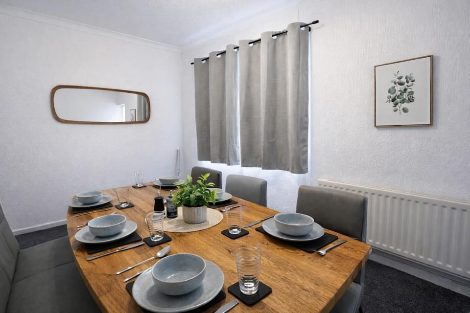 2 Bed House - Sleeps up to 6 Apartment in Darlington