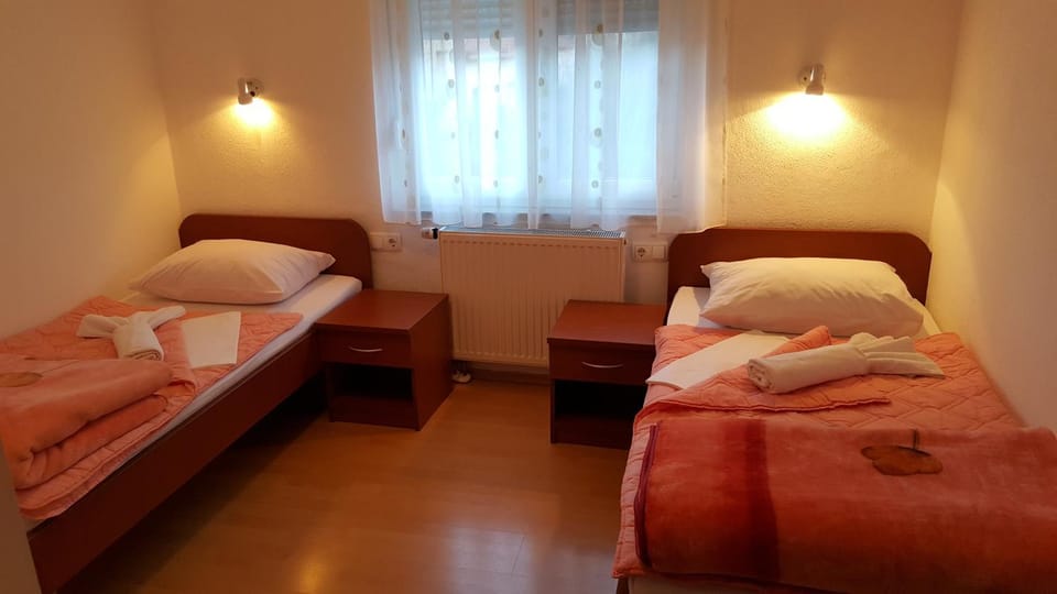 Day, Photo of the whole room