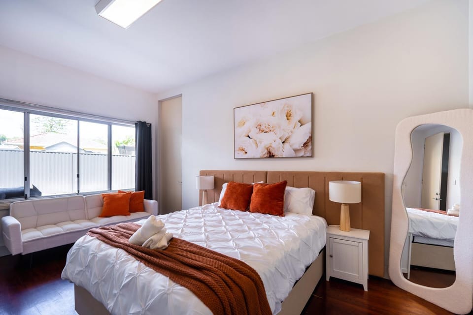 Bed, Photo of the whole room, Bedroom, internet, towels