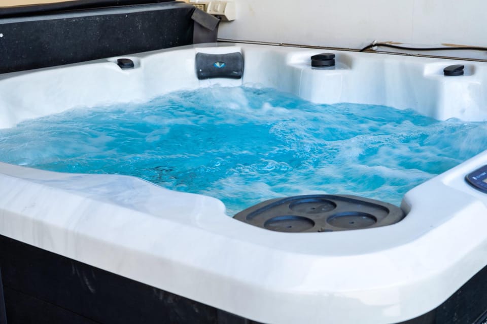Hot Tub, Hot Tub