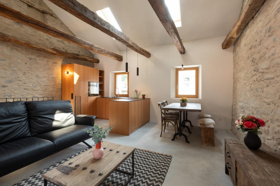 Kitchen or kitchenette, Living room, Seating area, Dining area, kitchen