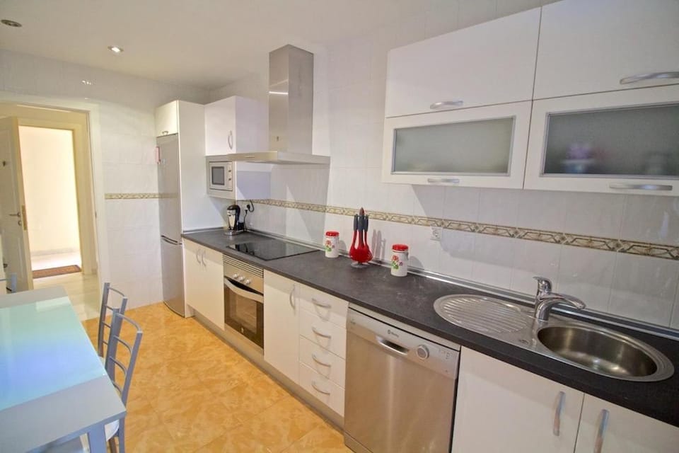 Kitchen or kitchenette, Dining area, dishwasher, oven, stove