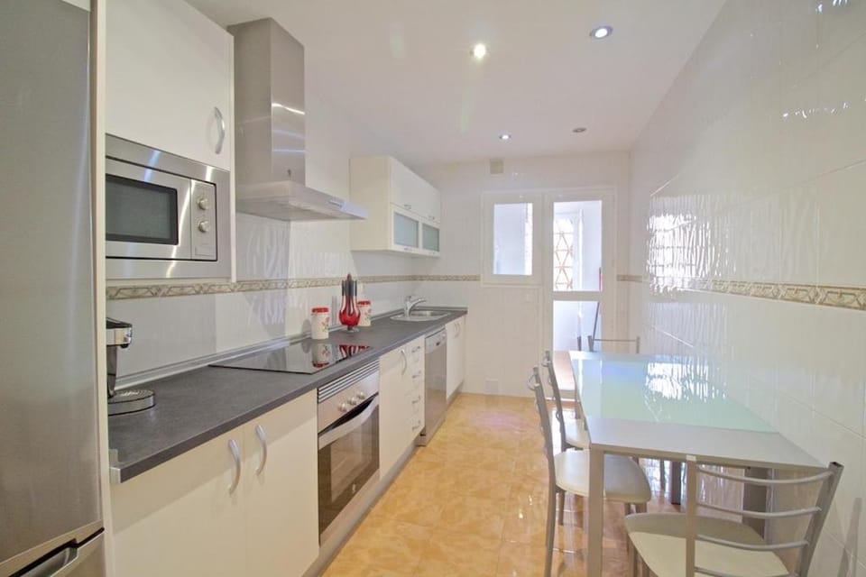 Kitchen or kitchenette, Dining area, dishwasher, oven, stove